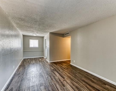 5315 Columbia Avenue - Photo Thumbnail 3