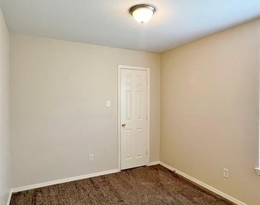 7811 Novella Court - Photo Thumbnail 11