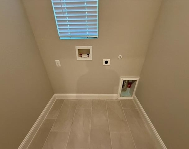 3215 Sedge Grass Drive - Photo Thumbnail 20