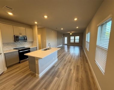 3215 Sedge Grass Drive - Photo Thumbnail 2