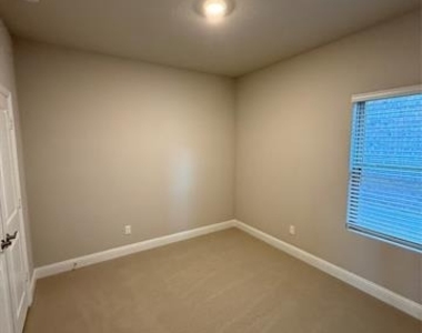 3215 Sedge Grass Drive - Photo Thumbnail 11