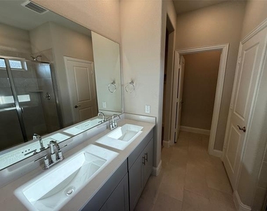 3215 Sedge Grass Drive - Photo Thumbnail 16