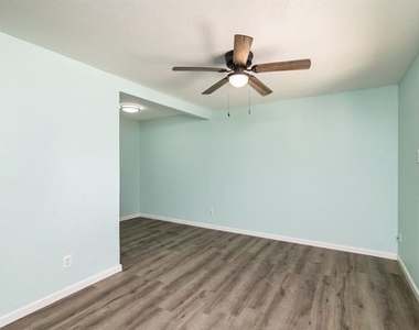 811 S Mesquite Street - Photo Thumbnail 6