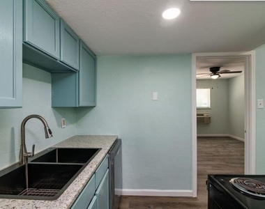 811 S Mesquite Street - Photo Thumbnail 2
