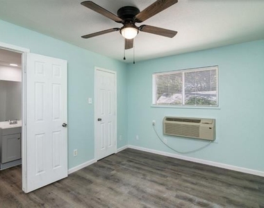 811 S Mesquite Street - Photo Thumbnail 3