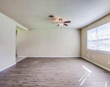 3113 Caribbean Drive - Photo Thumbnail 4