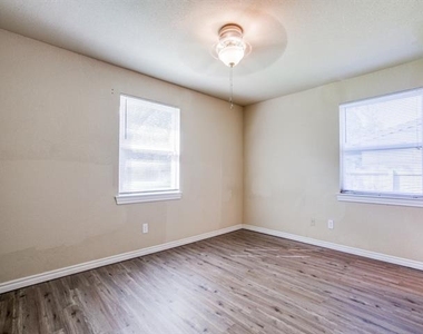3113 Caribbean Drive - Photo Thumbnail 12