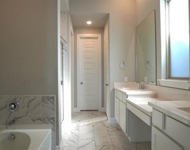 1833 Purtis Creek Drive - Photo Thumbnail 11