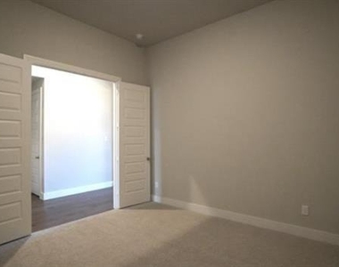 1833 Purtis Creek Drive - Photo Thumbnail 9