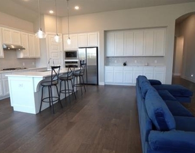 1833 Purtis Creek Drive - Photo Thumbnail 3