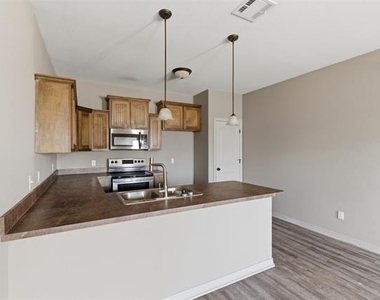 101 W Capps Street - Photo Thumbnail 7