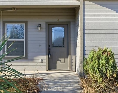 101 W Capps Street - Photo Thumbnail 23
