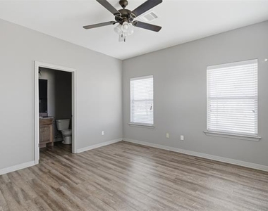 101 W Capps Street - Photo Thumbnail 13