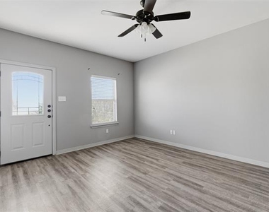 101 W Capps Street - Photo Thumbnail 1