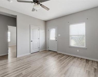 101 W Capps Street - Photo Thumbnail 8