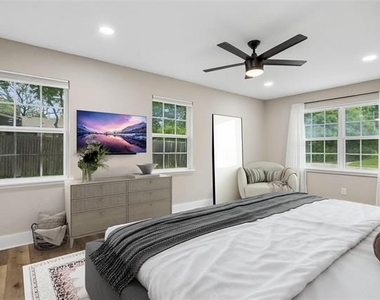 8635 Strathmore Drive - Photo Thumbnail 14