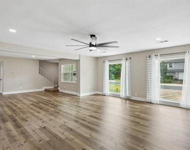 8635 Strathmore Drive - Photo Thumbnail 4