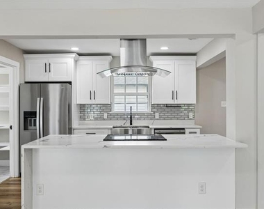 8635 Strathmore Drive - Photo Thumbnail 2