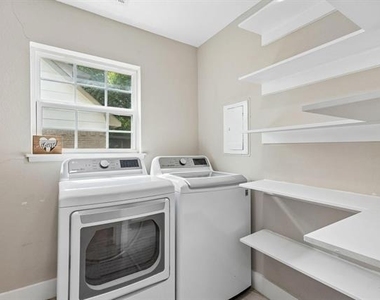 8635 Strathmore Drive - Photo Thumbnail 10