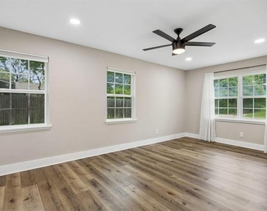 8635 Strathmore Drive - Photo Thumbnail 15