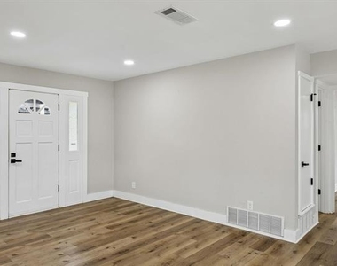 8635 Strathmore Drive - Photo Thumbnail 9