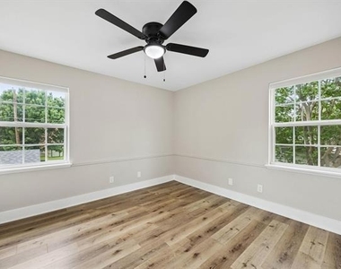 8635 Strathmore Drive - Photo Thumbnail 18
