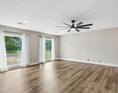 8635 Strathmore Drive - Photo Thumbnail 8