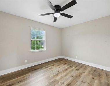 8635 Strathmore Drive - Photo Thumbnail 17