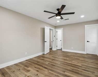 8635 Strathmore Drive - Photo Thumbnail 12