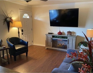 1218 N Center Street - Photo Thumbnail 3
