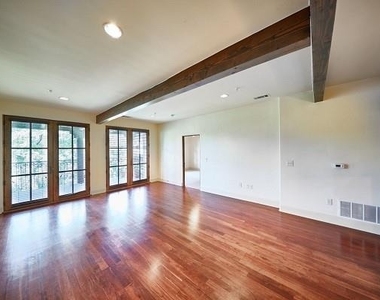 2510 N Henderson - Photo Thumbnail 2
