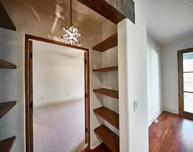 2510 N Henderson - Photo Thumbnail 8