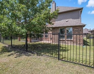 2404 Sabine Circle - Photo Thumbnail 27