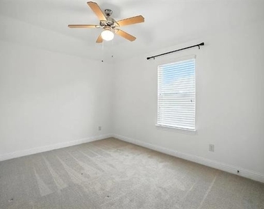2404 Sabine Circle - Photo Thumbnail 22