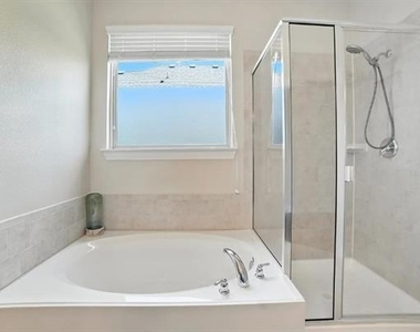 2404 Sabine Circle - Photo Thumbnail 18