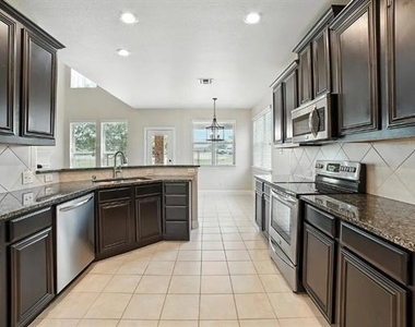 2404 Sabine Circle - Photo Thumbnail 10