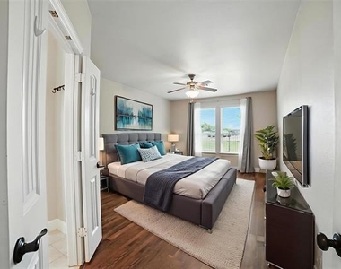 2404 Sabine Circle - Photo Thumbnail 3