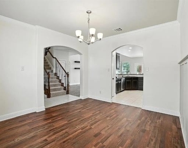 2404 Sabine Circle - Photo Thumbnail 14