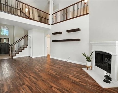 2404 Sabine Circle - Photo Thumbnail 6
