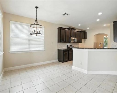 2404 Sabine Circle - Photo Thumbnail 12
