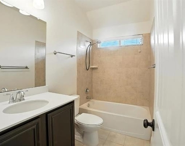 2404 Sabine Circle - Photo Thumbnail 24