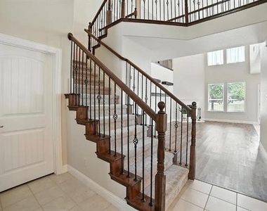 2404 Sabine Circle - Photo Thumbnail 4