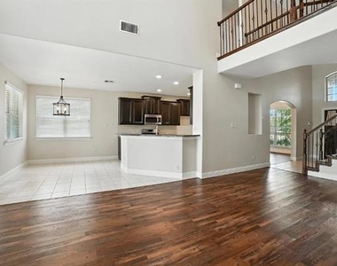 2404 Sabine Circle - Photo Thumbnail 7