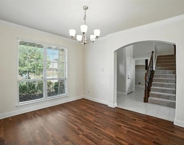 2404 Sabine Circle - Photo Thumbnail 13