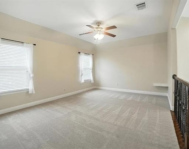 2404 Sabine Circle - Photo Thumbnail 20