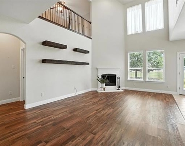 2404 Sabine Circle - Photo Thumbnail 5