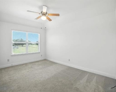 2404 Sabine Circle - Photo Thumbnail 23