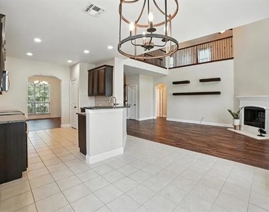 2404 Sabine Circle - Photo Thumbnail 9