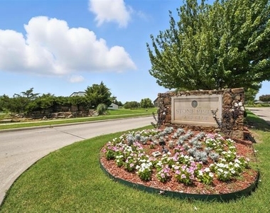 2404 Sabine Circle - Photo Thumbnail 30