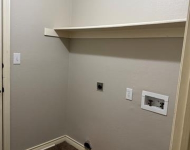 8204 Stern Street - Photo Thumbnail 12